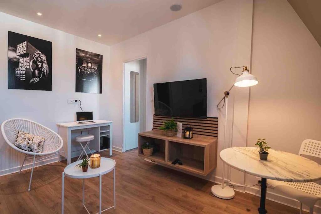 La Suite 7 Gite Urbain Шарлевиль-Мезьер Экстерьер фото